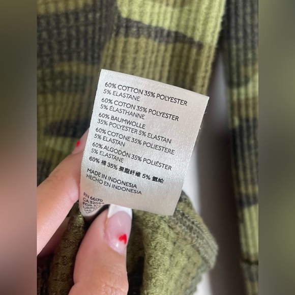 Free People Everest Camo Henley Print Button Snap Long Sleeve Shirt Size Medium - Picture 14 of 16